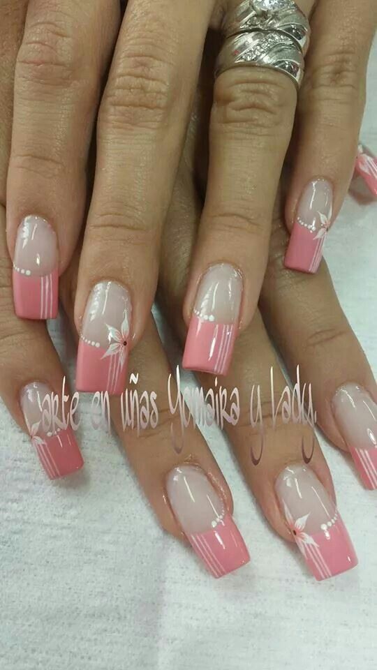 disenos-de-unas-color-piel-y-blanco-2