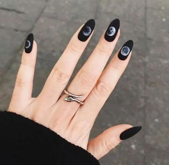 disenos-de-unas-color-piel-y-negro-4