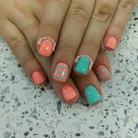 disenos-de-unas-color-verde-coral-7
