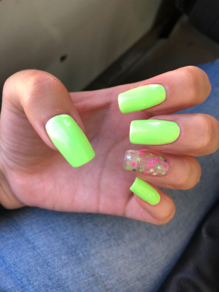 disenos-de-unas-color-verde-fluorescente-4