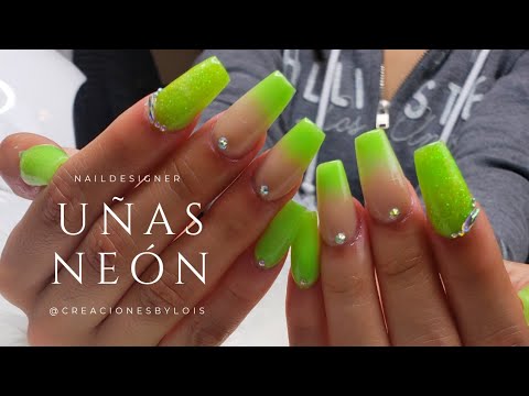 disenos-de-unas-color-verde-neon-6