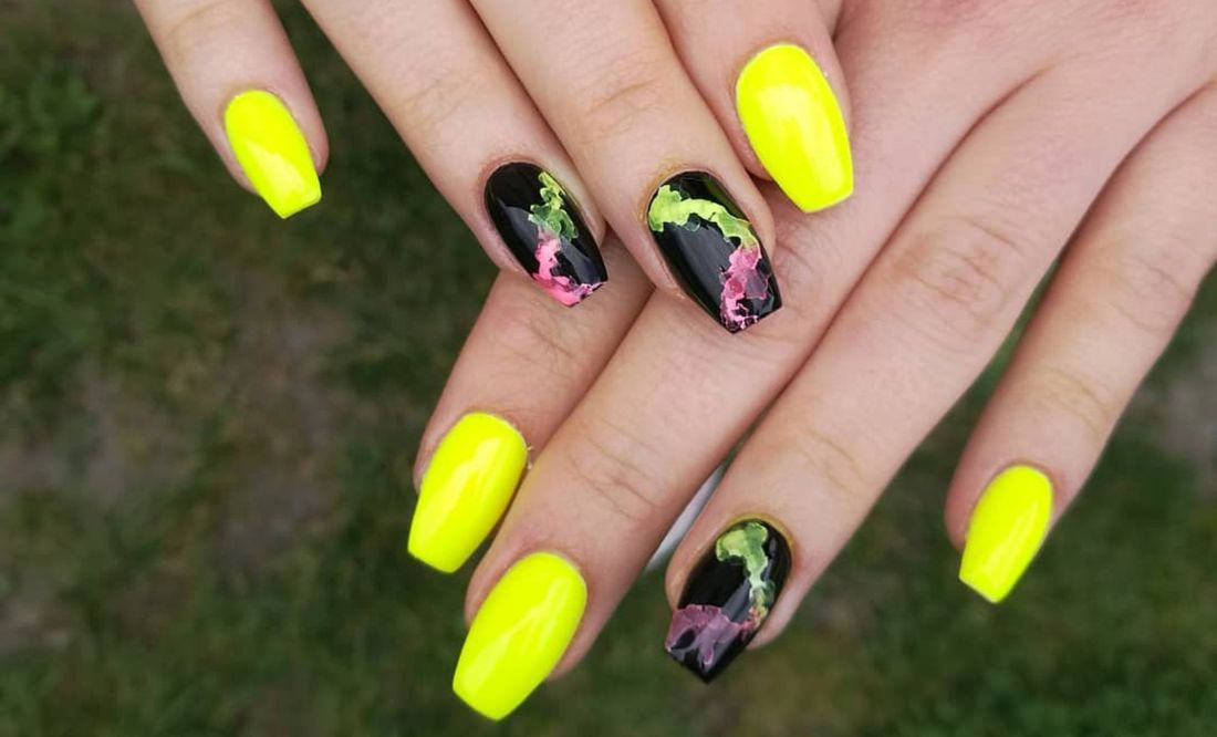 disenos-de-unas-colores-fluorescentes-4