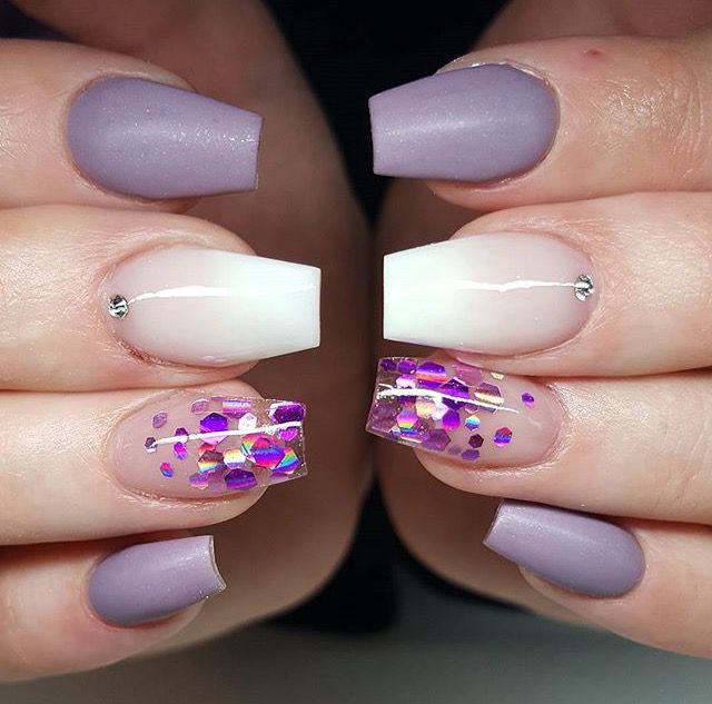 disenos-de-unas-con-confeti-morado-5