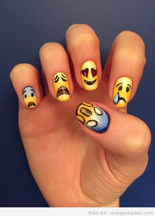 disenos-de-unas-con-emoticones-4