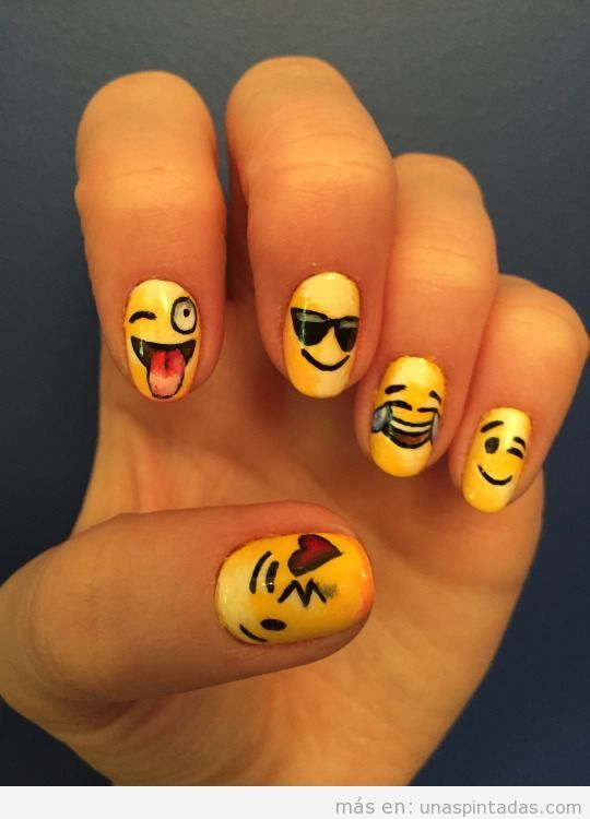 disenos-de-unas-con-emoticones-5