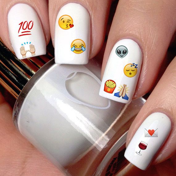 disenos-de-unas-con-emoticones-7