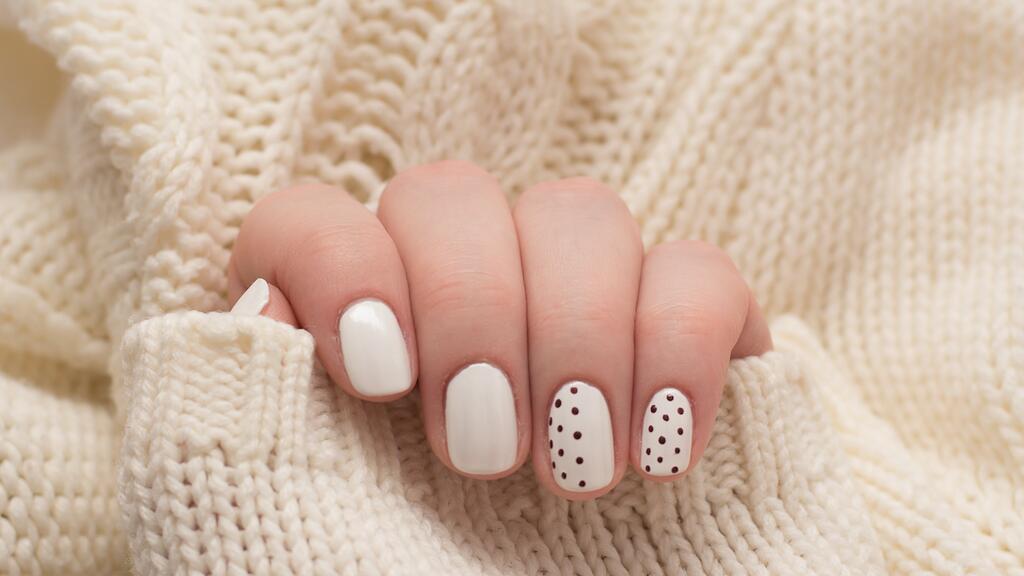 disenos-de-unas-con-esmalte-blanco-4