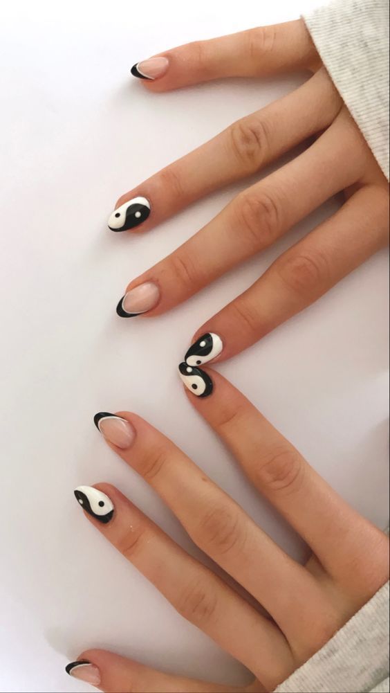 disenos-de-unas-con-jin-yang-para-mujer-4