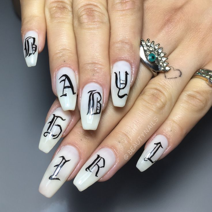Diseños De Uñas Con Letras Goticas