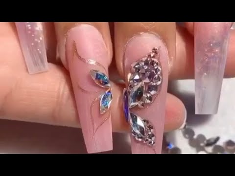 disenos-de-unas-con-mariposas-con-swarovski-5