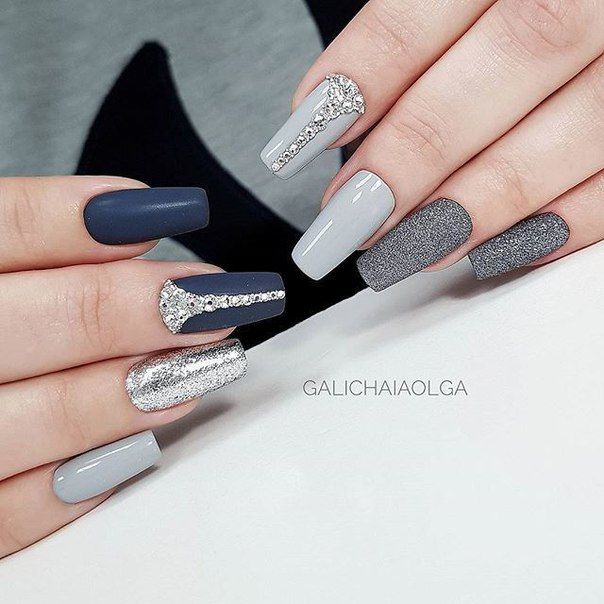 disenos-de-unas-con-piedras-gris-2