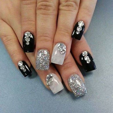 disenos-de-unas-con-piedras-gris-4