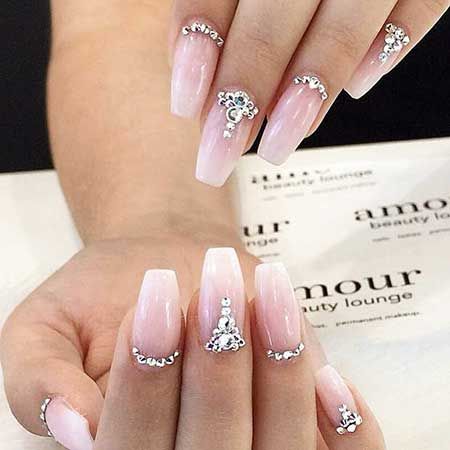 disenos-de-unas-con-piedras-y-diseno-7