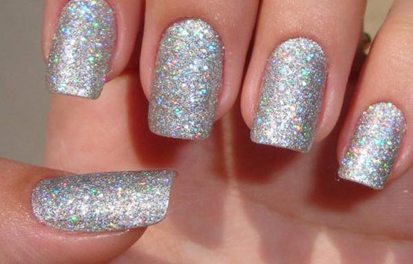 disenos-de-unas-con-pintura-escarchada-4