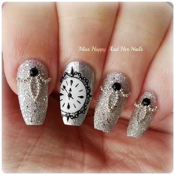 disenos-de-unas-con-reloj-2