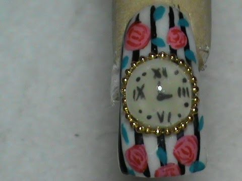 disenos-de-unas-con-reloj-5