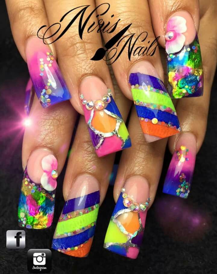 disenos-de-unas-con-verde-rosa-y-azul-5