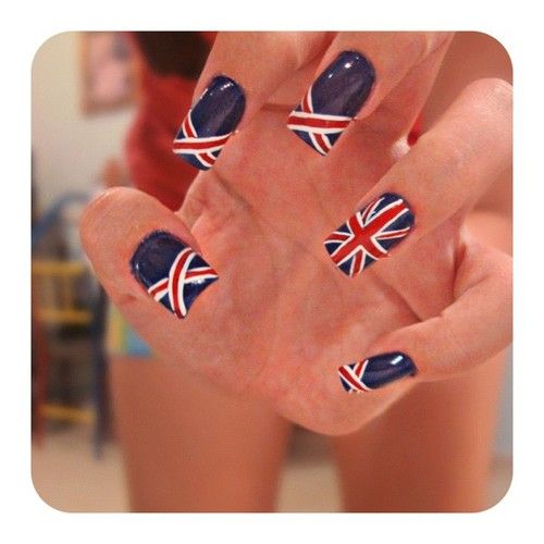 disenos-de-unas-cortas-con-la-bandera-de-inglaterra-2