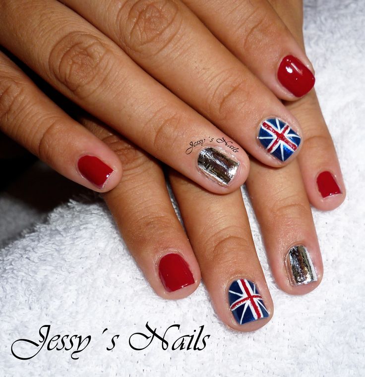 disenos-de-unas-cortas-con-la-bandera-de-inglaterra-6