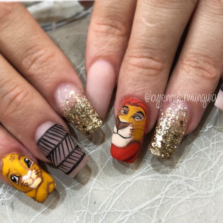disenos-de-unas-de-acrilico-con-diseno-de-rey-leon-7