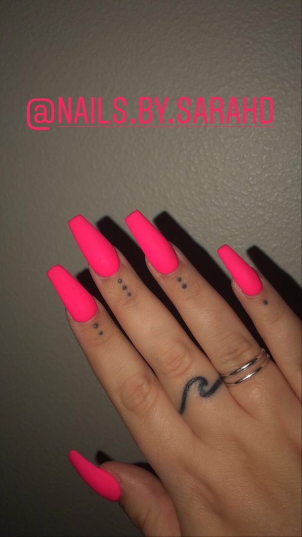 disenos-de-unas-de-acrilico-con-gelish-rosado-fluorescentes-7