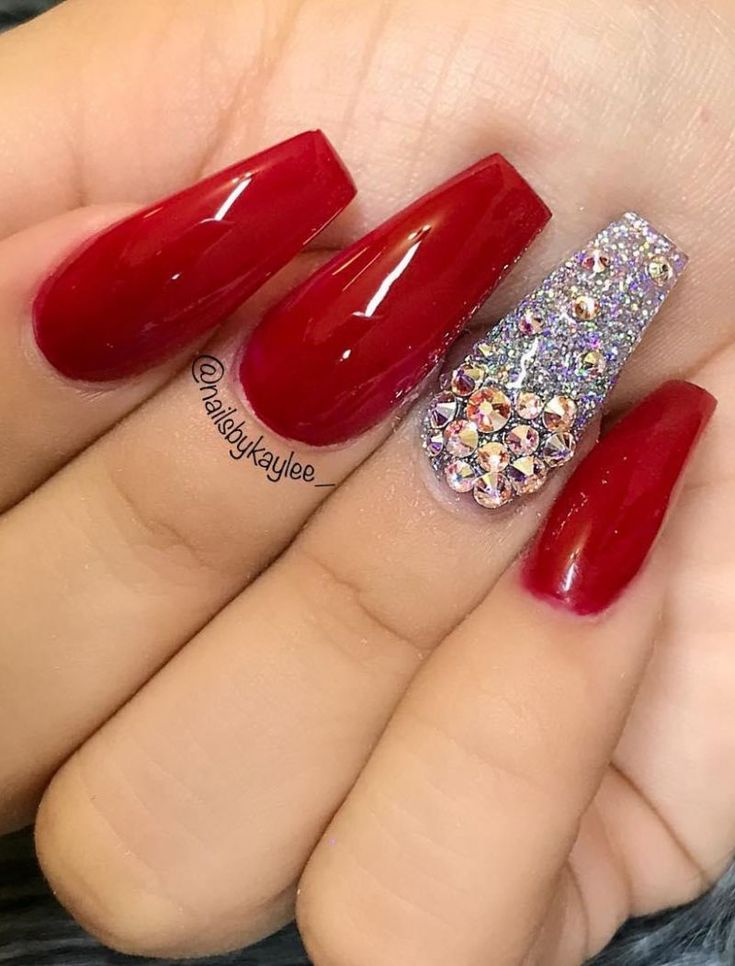 disenos-de-unas-de-acrilico-rojas-para-quinceaneras-6