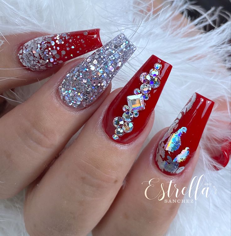 disenos-de-unas-de-acrilico-rojas-para-quinceaneras-7