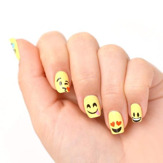 disenos-de-unas-de-emojins-de-wattssap-5