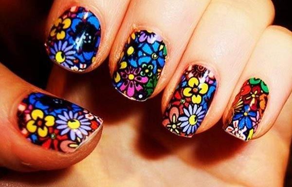 disenos-de-unas-de-flores-de-colores-7