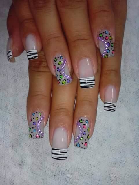 disenos-de-unas-de-flores-en-3d-y-cebra-3