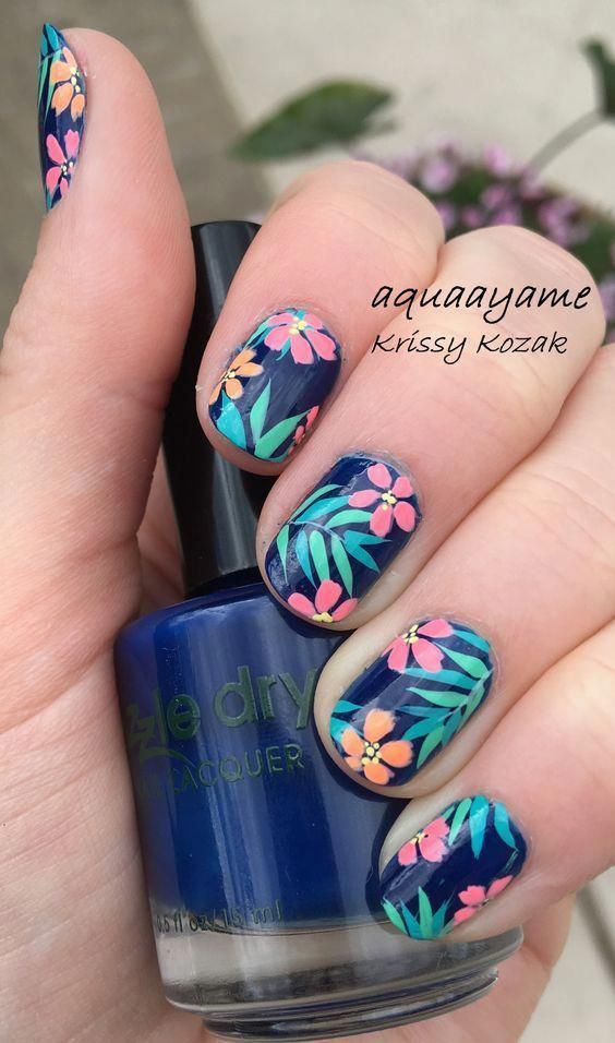 disenos-de-unas-de-flores-hawaianas-3