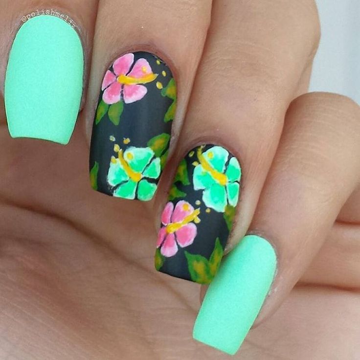 disenos-de-unas-de-flores-hawaianas-7