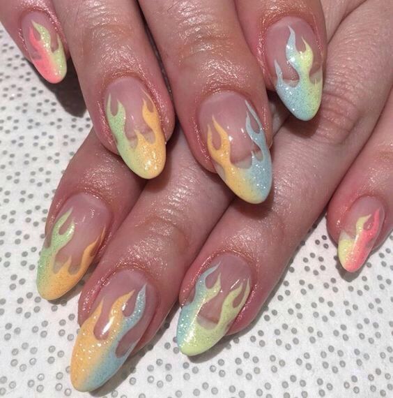 disenos-de-unas-de-fuego-de-colores-3