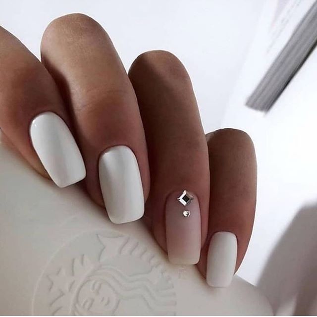 disenos-de-unas-de-gel-blancas-2