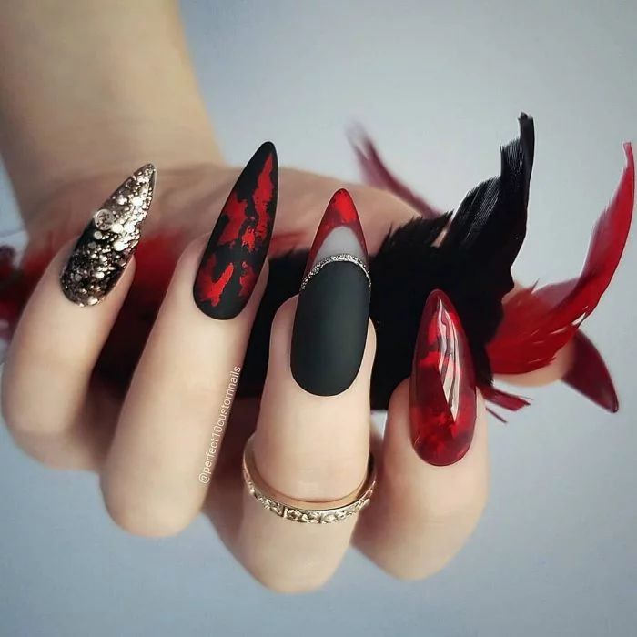 disenos-de-unas-de-las-manos-con-negro-y-rojo-2