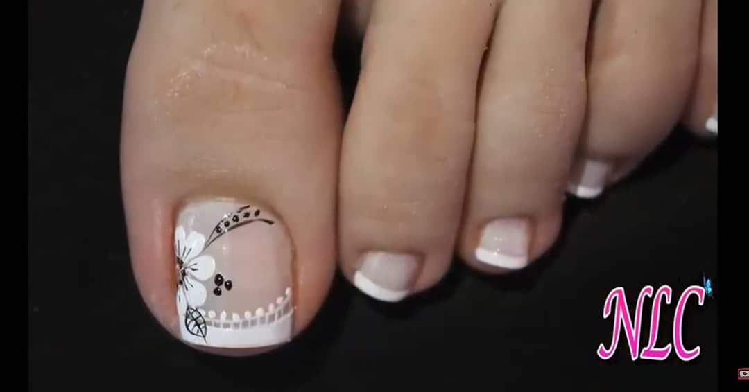 disenos-de-unas-de-pies-transparentes-4