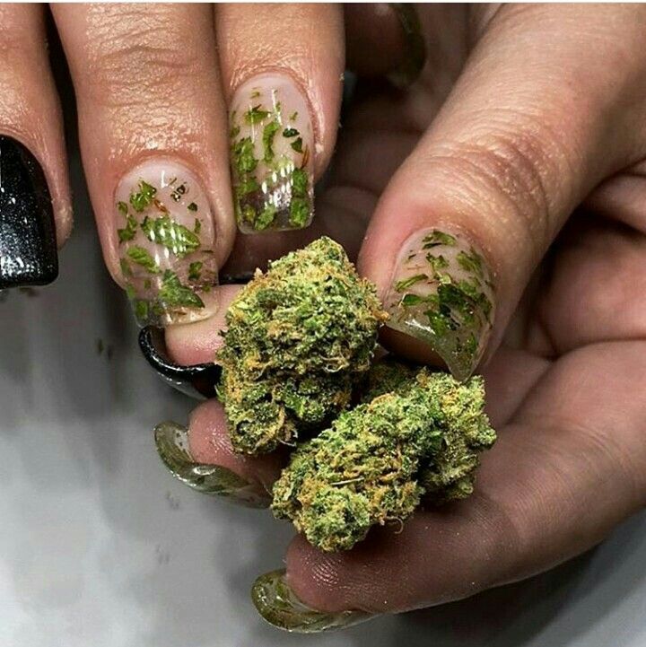 disenos-de-unas-decoradas-con-marihuana-4