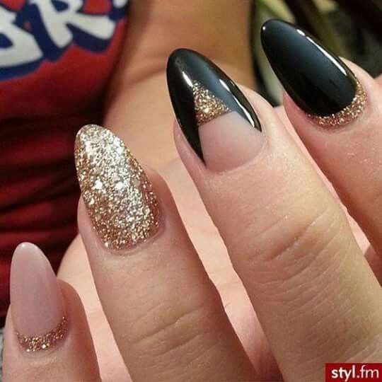 disenos-de-unas-elegantes-negro-con-dorado-5