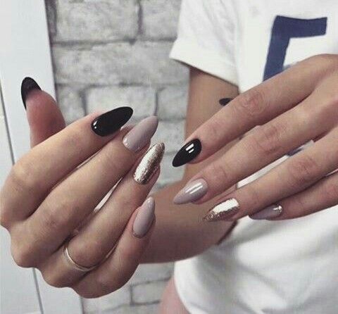 disenos-de-unas-en-color-negro-nut-y-dorado-2