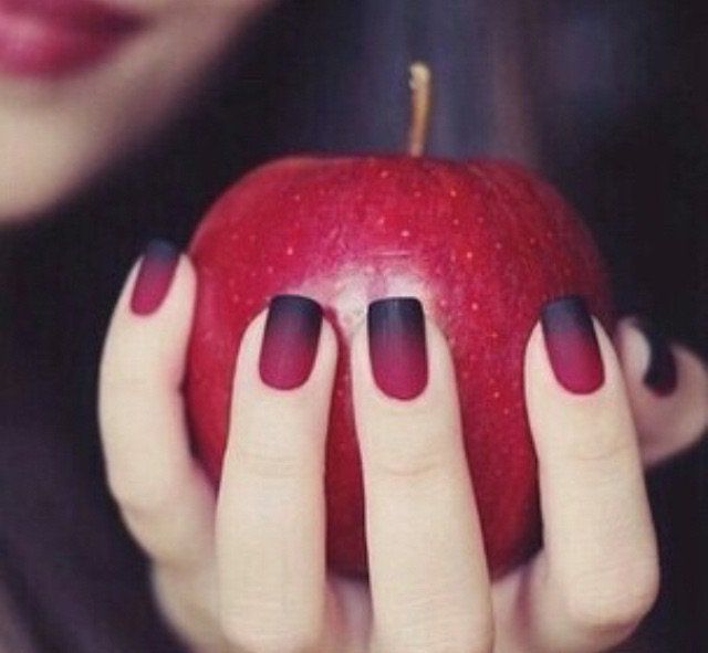 disenos-de-unas-en-color-tinto-y-difuminado-7