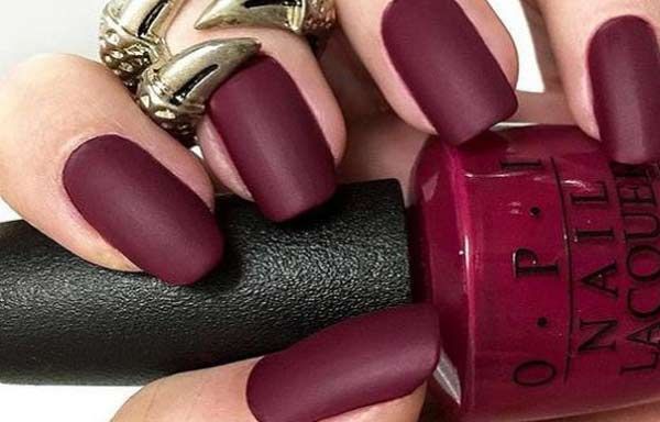 disenos-de-unas-en-color-vino-opaco-de-colores-6