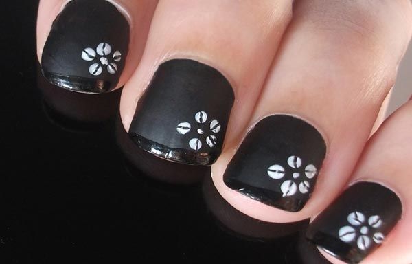 disenos-de-unas-en-gris-y-negro-con-flores-6