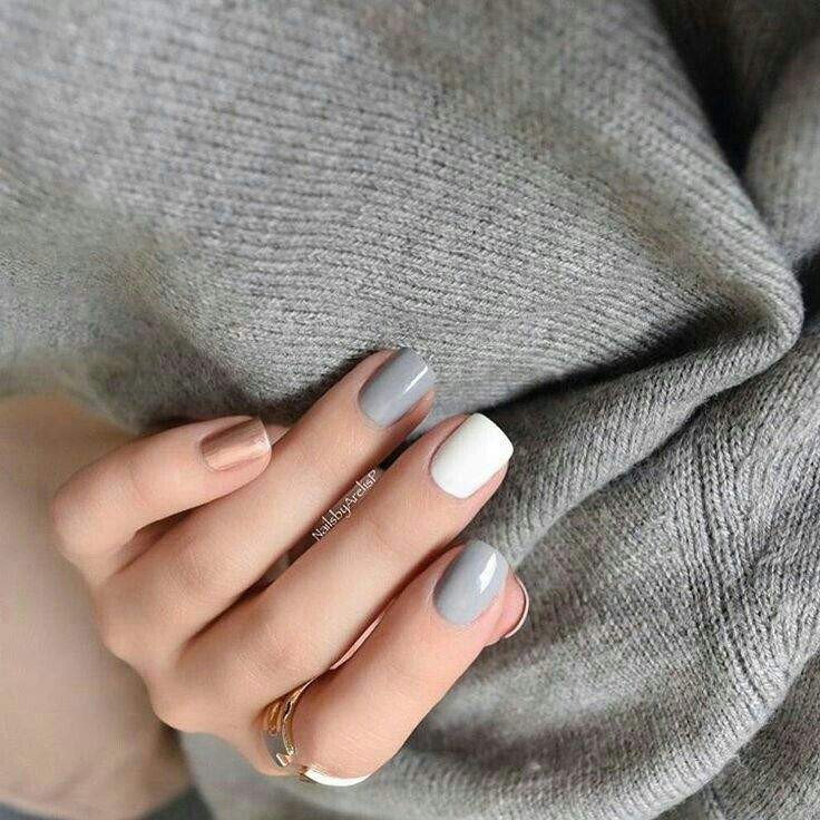 disenos-de-unas-en-tonos-naturales-y-gris-dorado-6