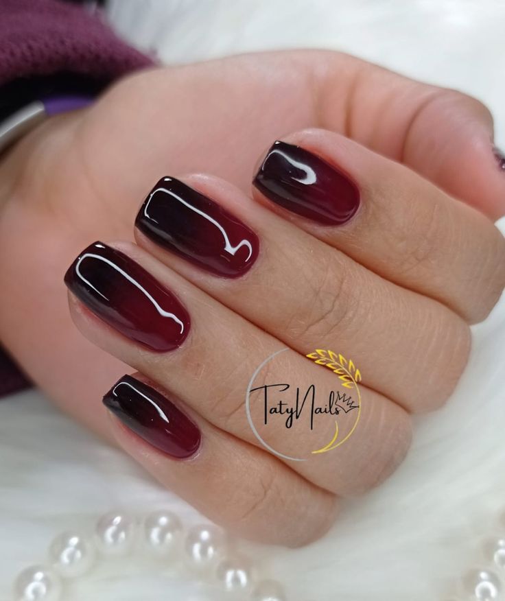 disenos-de-unas-en-vino-tinto-con-negro-3