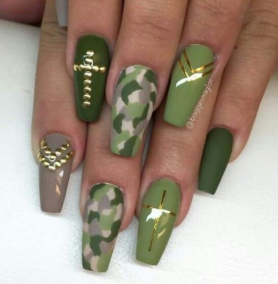 disenos-de-unas-estilo-pixelado-militar-1