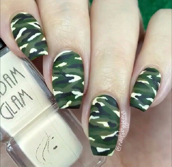 disenos-de-unas-estilo-pixelado-militar-2