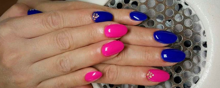 disenos-de-unas-fiusha-con-azul-2
