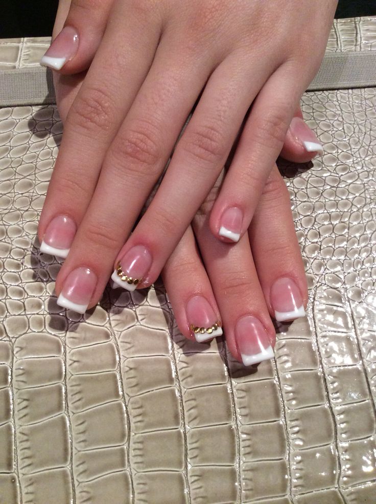 disenos-de-unas-frances-en-gelish-con-piedras-3