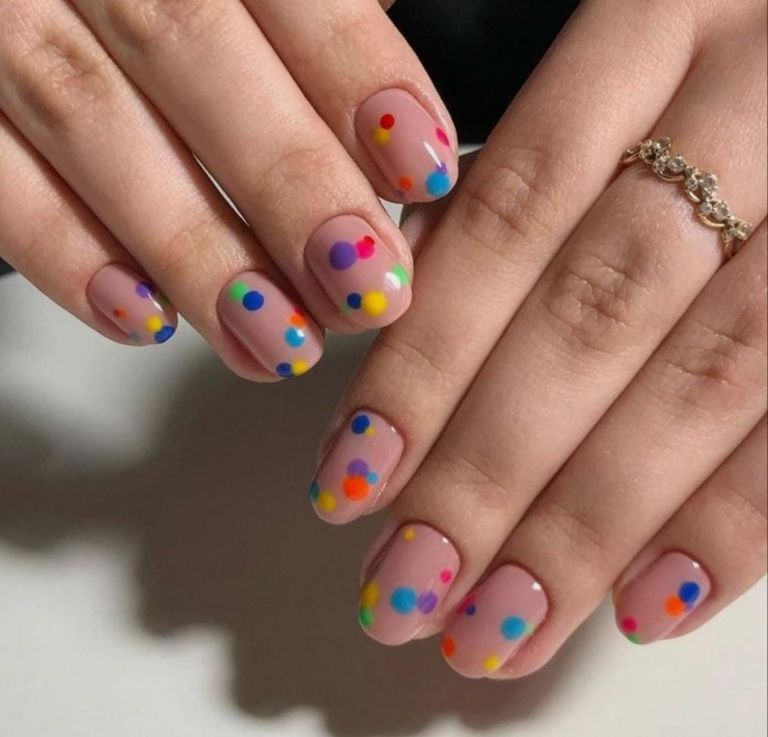 disenos-de-unas-fransesas-confeti-verano-5