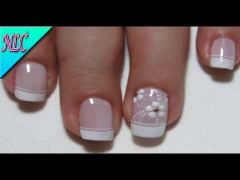 disenos-de-unas-french-con-flores-7